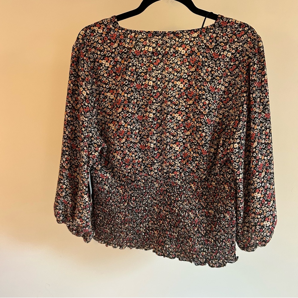 NWT Eclair floral v-neck‎ smocked blouse 1X - Picture 5 of 7